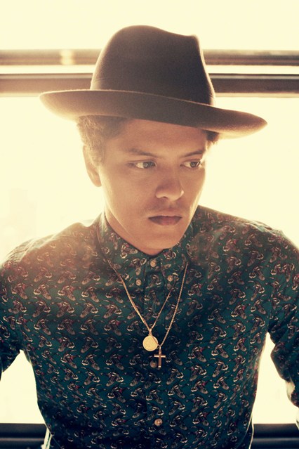Bruno-Mars_el_3dec12_b_426x639