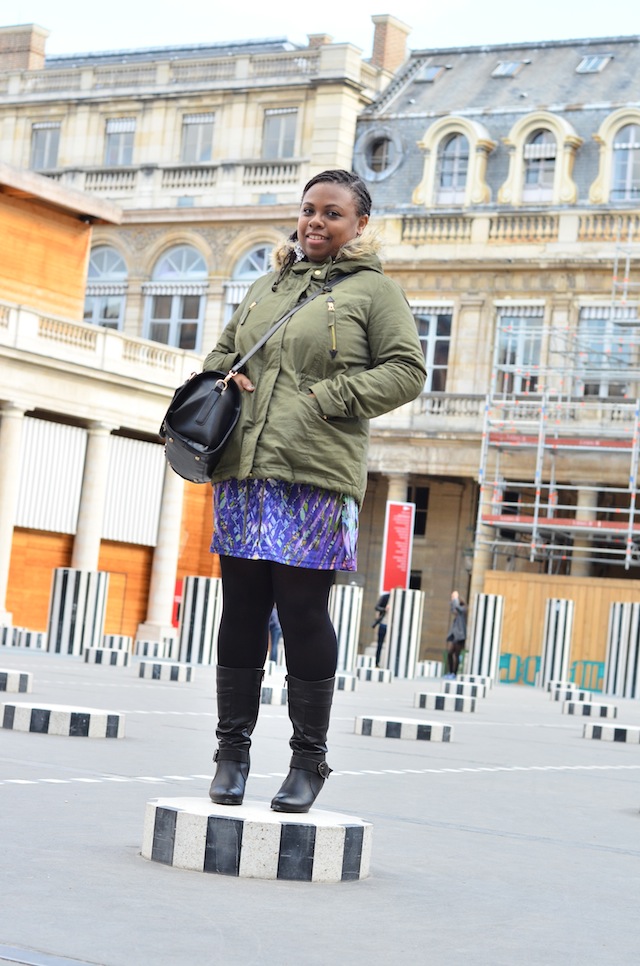 Pose à la cour d'honneur du Palais Royal2