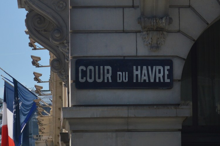 BeingMissflo-1jour1metro-Paris-Saint-Lazare-cour-du-havre (5)