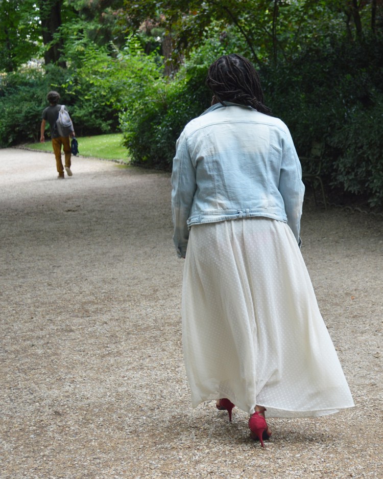 BeingMissflo_ Jupelonngue-veste-en-jean-au-jardin-du-luxembourg(30)